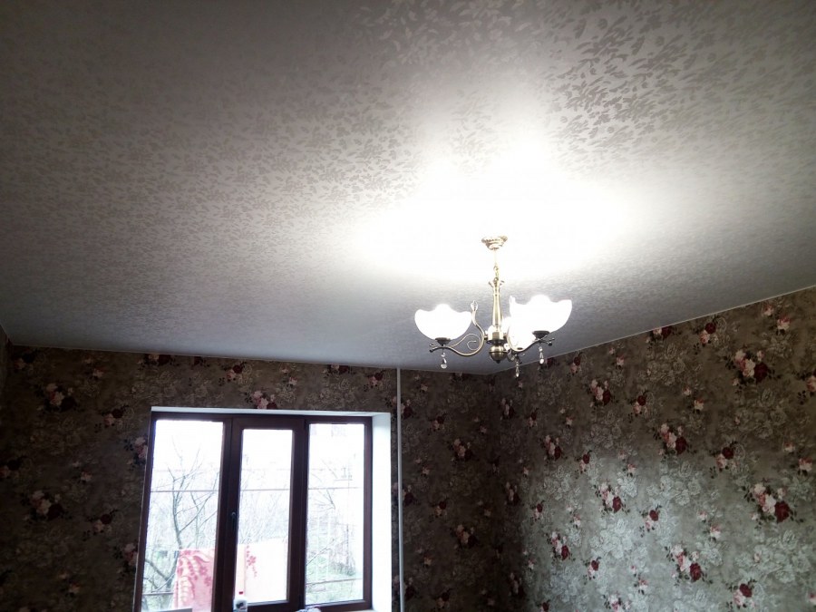 Фактурные натяжные потолки текстура