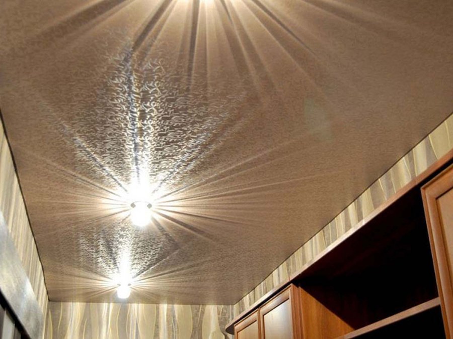 Фактурные потолки листочки