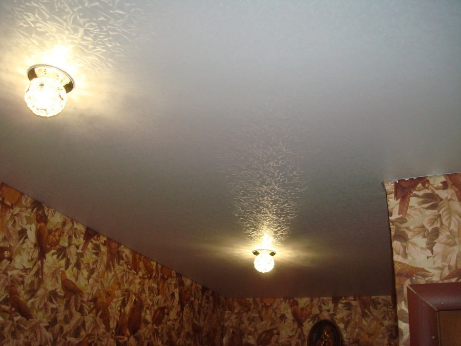 Натяжные потолки фактурные с перламутровым оттенком