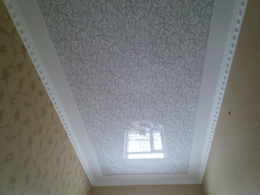 Черный фактурный натяжной потолок