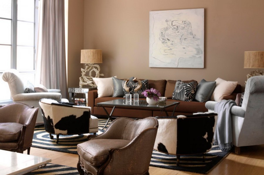 Кофейный цвет в интерьере гостиной