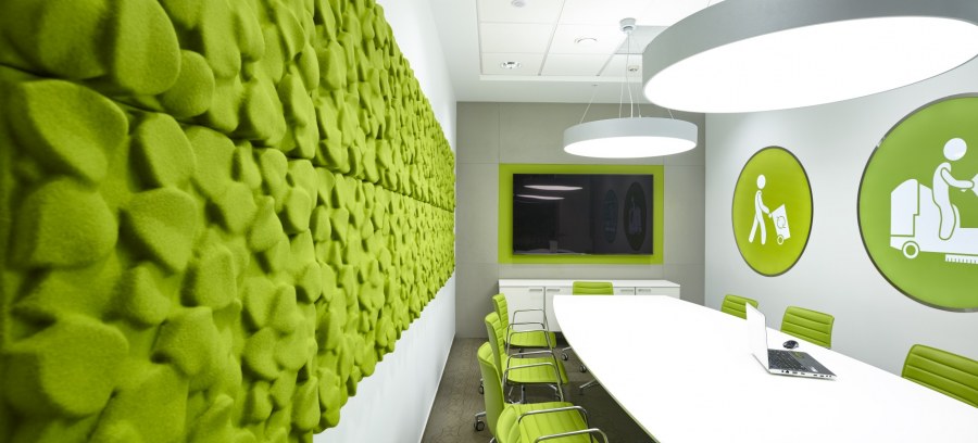 Стена в офисе креатив