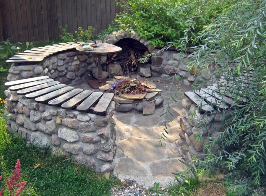 Кострище из дикого камня