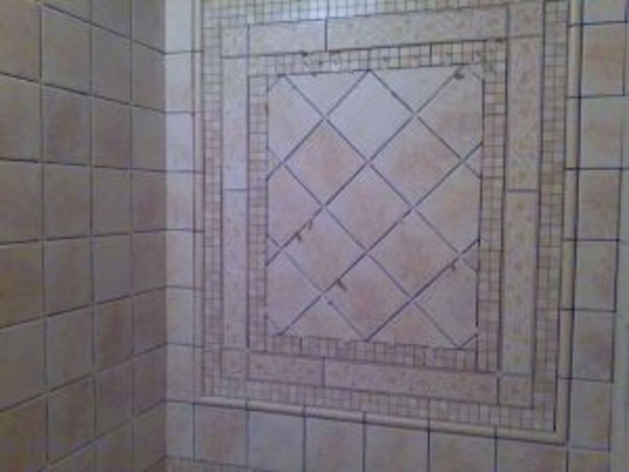 Плитка по диагонали на стене