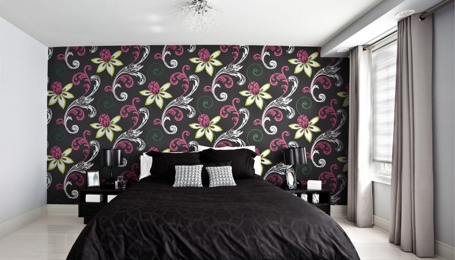 Два вида обоев в спальне