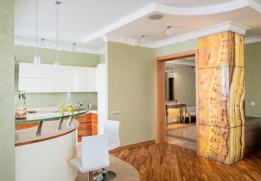 Колонны из оникса с подсветкой