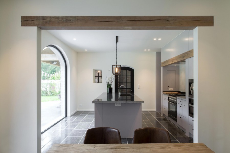 Проем в стене между кухней и гостиной