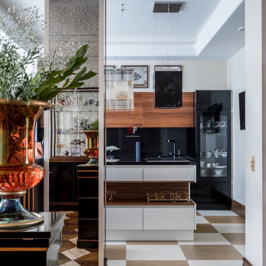 Колонны в интерьере кухни