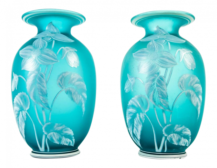 Бирюзовая ваза с цветочным орнаментом