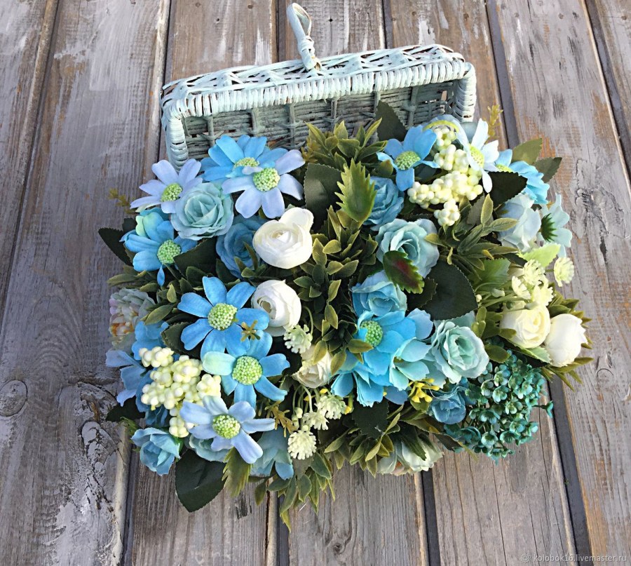 Бирюзовые цветы композиции