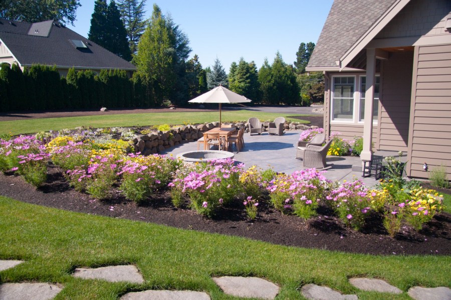 Палисадники клумбы лужайки