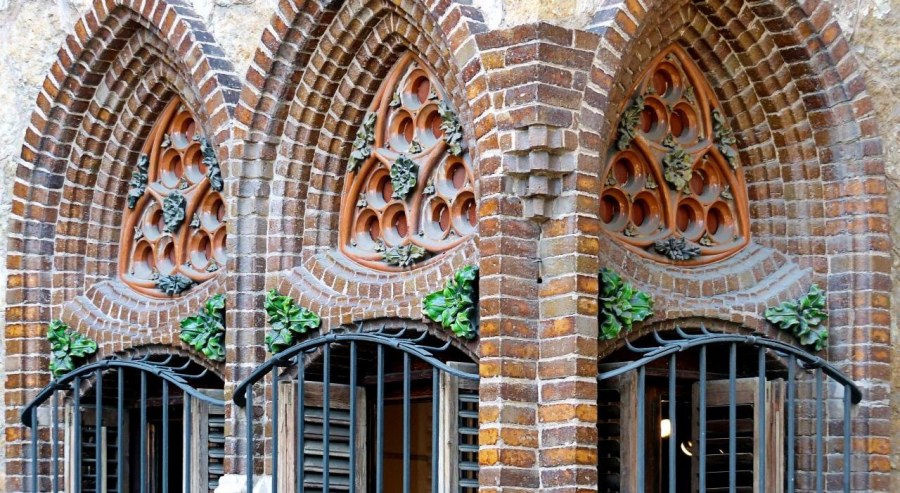 Стрельчатые окна Готика