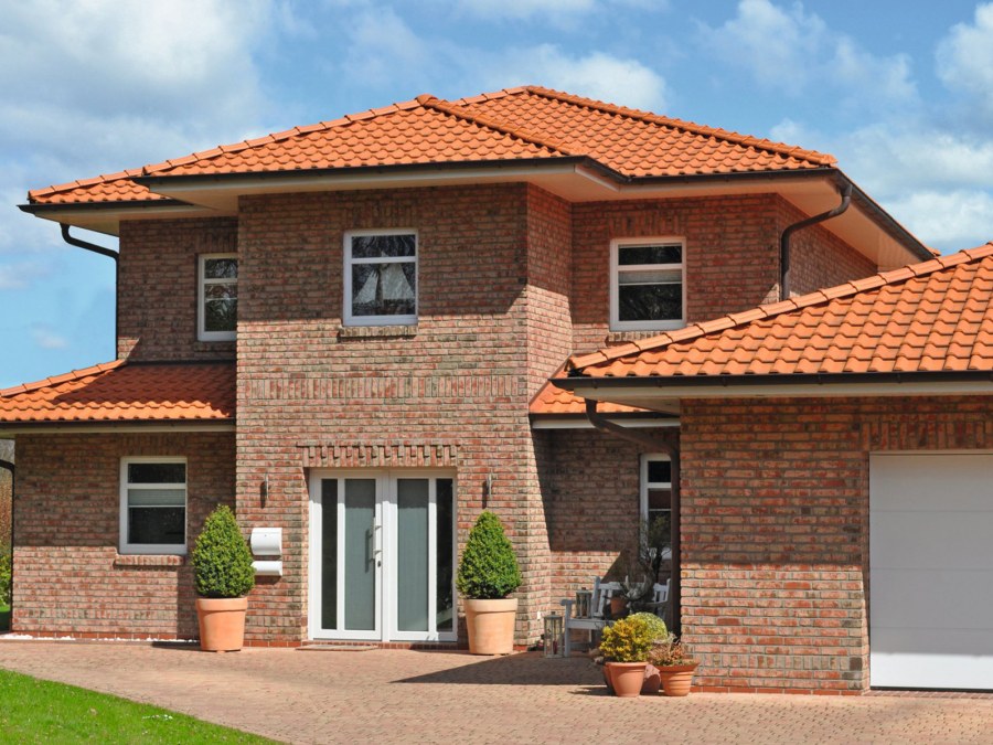 Фасад из кирпича