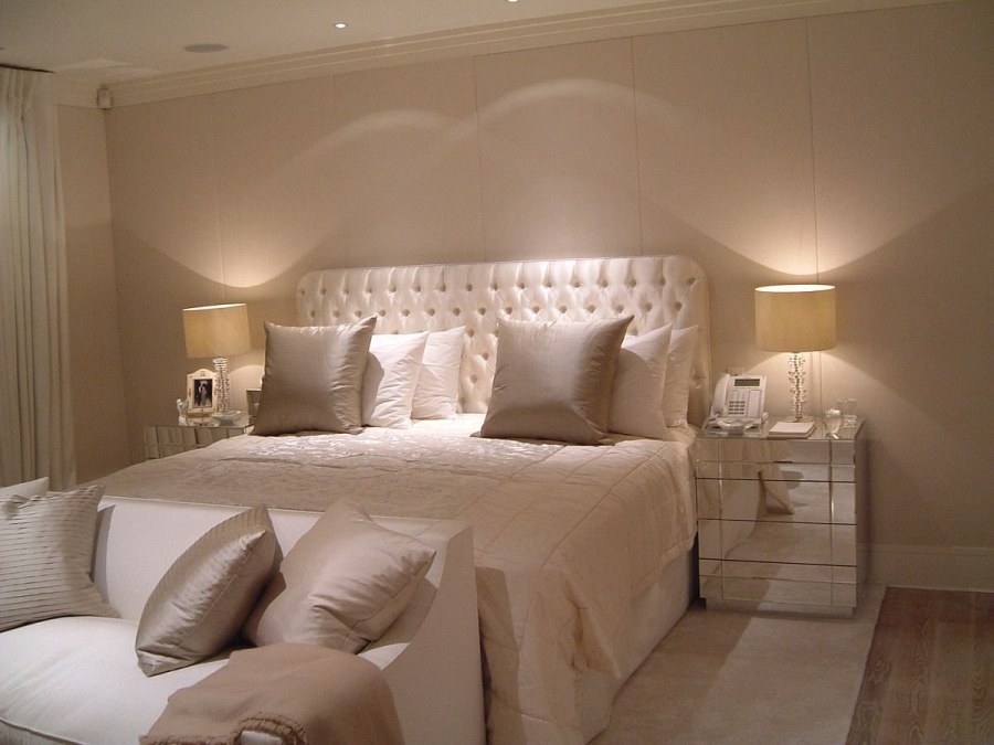 Бра в спальной комнате