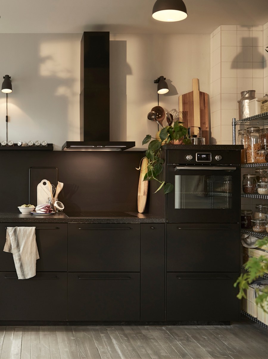 Черная кухня икеа Кунгсбакка