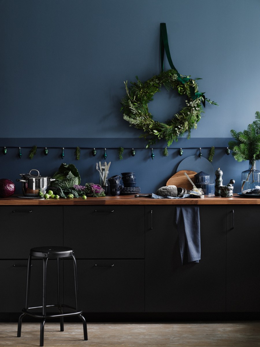 Черная кухня икеа Кунгсбакка