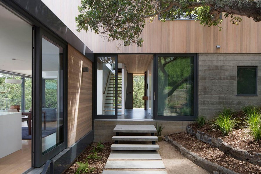 Входная группа в дом в современном стиле