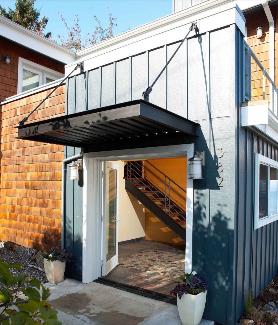 Козырек в стиле лофт