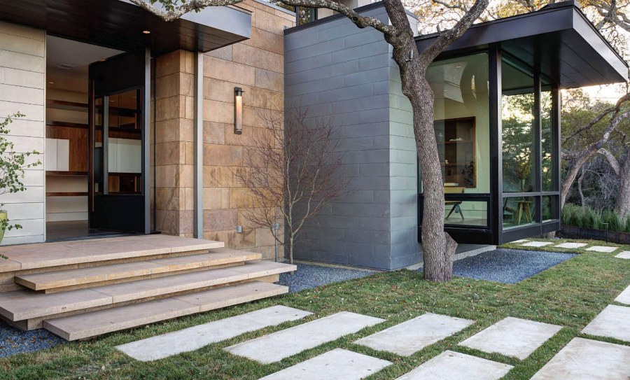 Двор в современном стиле