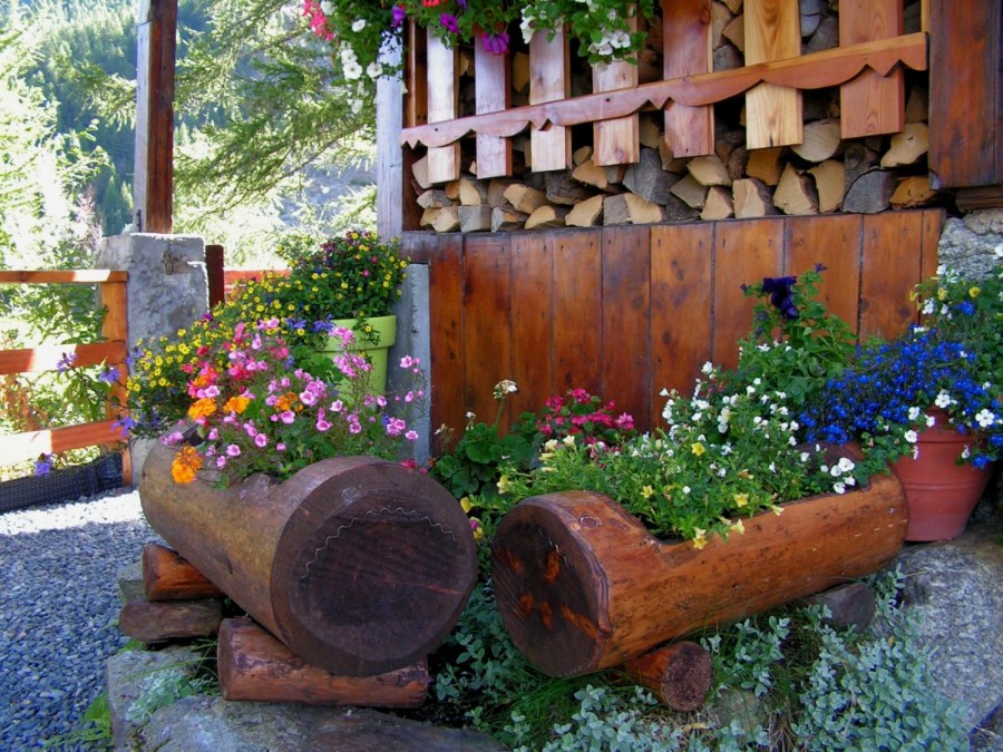 Украшение двора в деревенском стиле