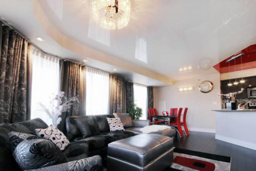 Натяжной потолок в зал