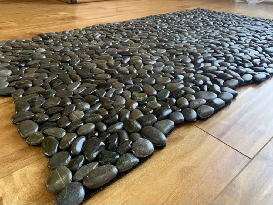 Черный ковер