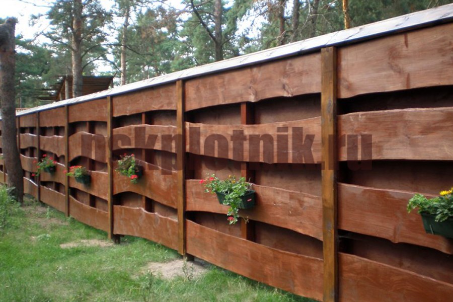 Красивый деревянный забор