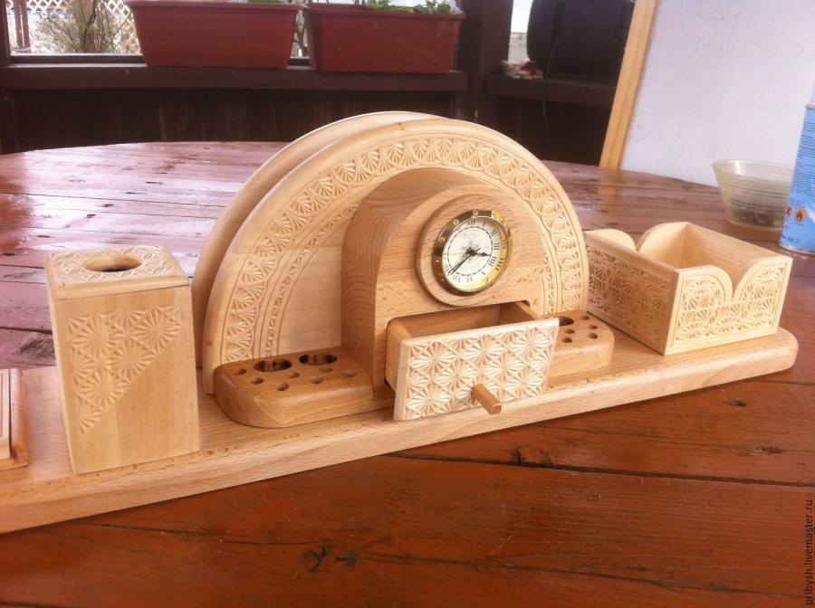Письменный прибор из дерева