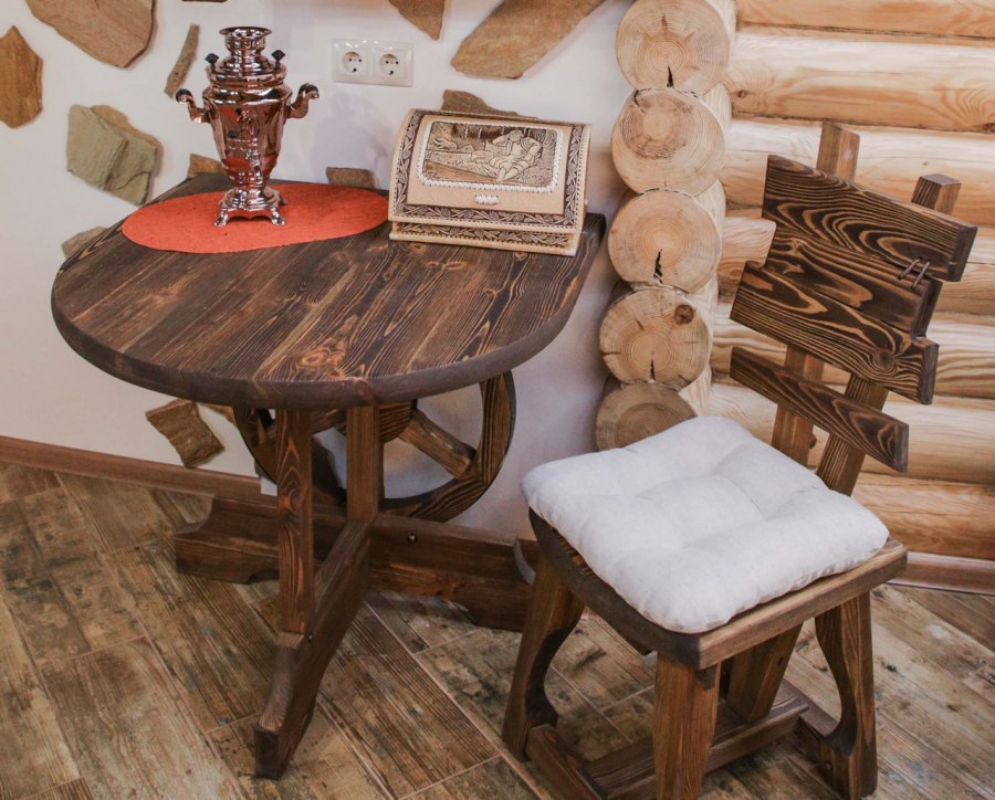 Стол деревянный