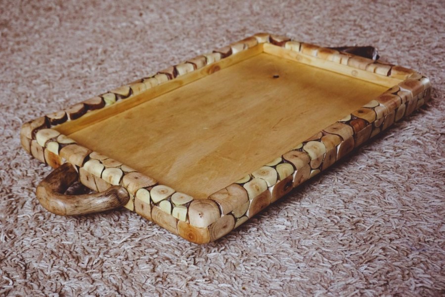 Оригинальные подносы из дерева