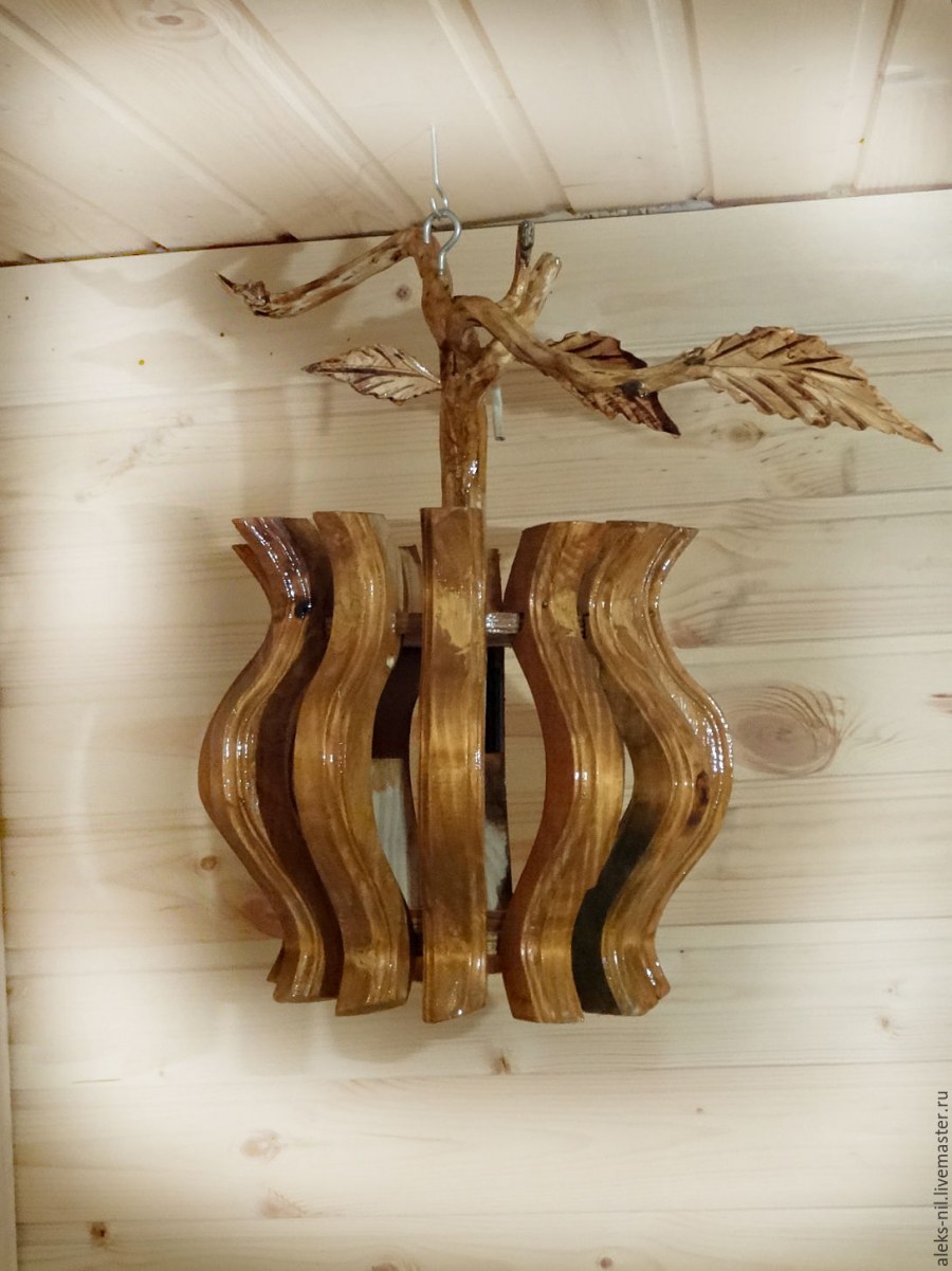 Светильник из дерева