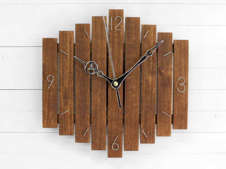 Оригинальные часы из дерева