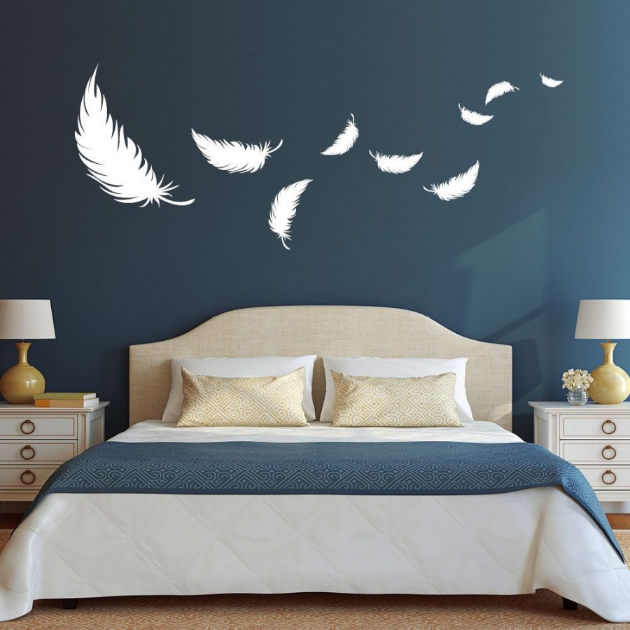 Декор стен в спальне