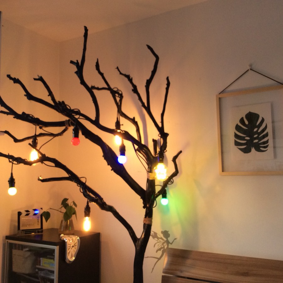 Декоративная ветка дерева