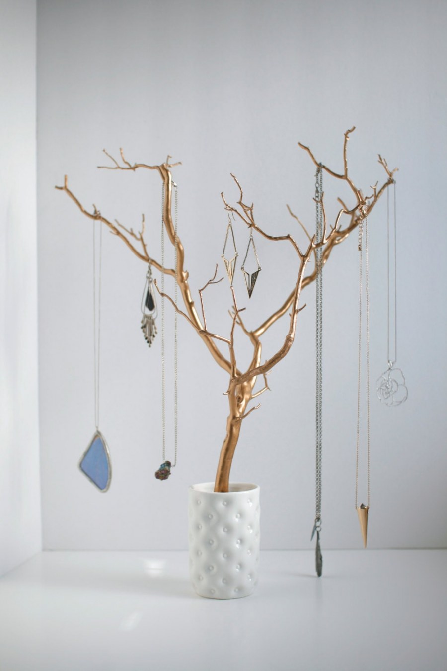 Сухое дерево в интерьере