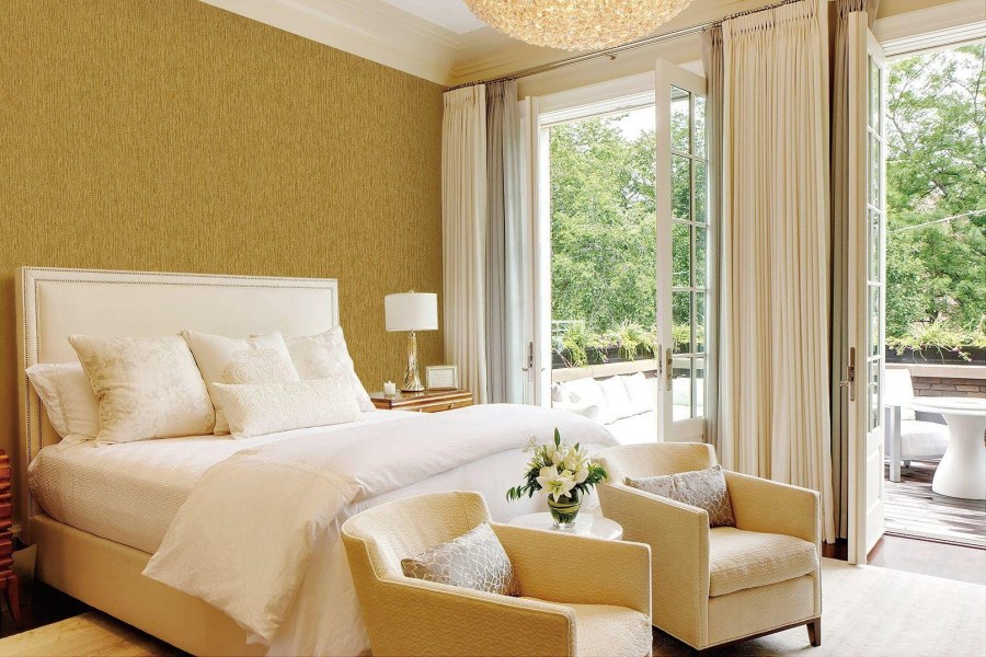 Спальня в кремовых тонах