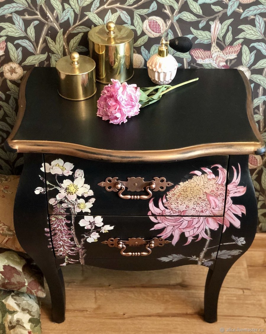 Шкафчик в китайском стиле