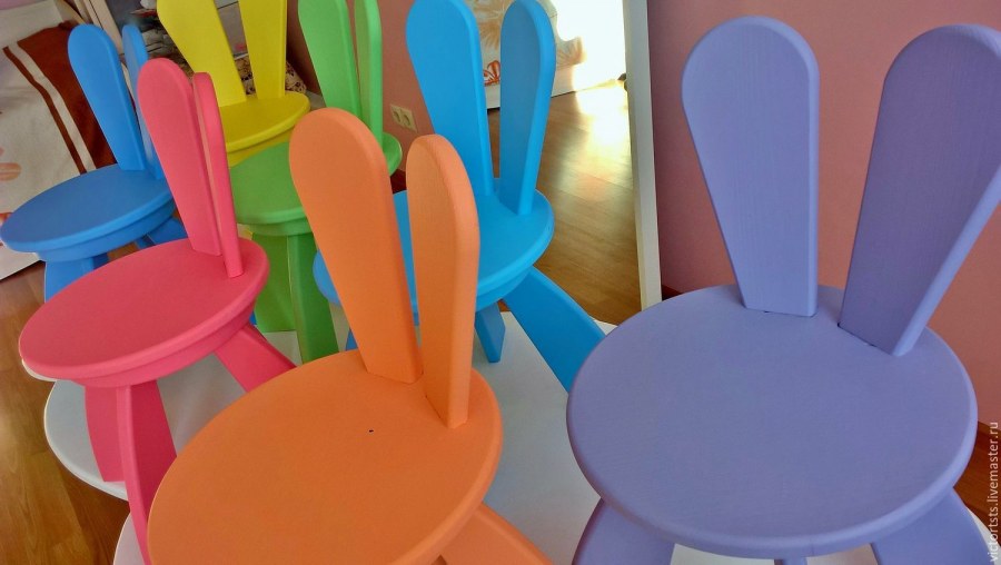 Бело мятный детский стол