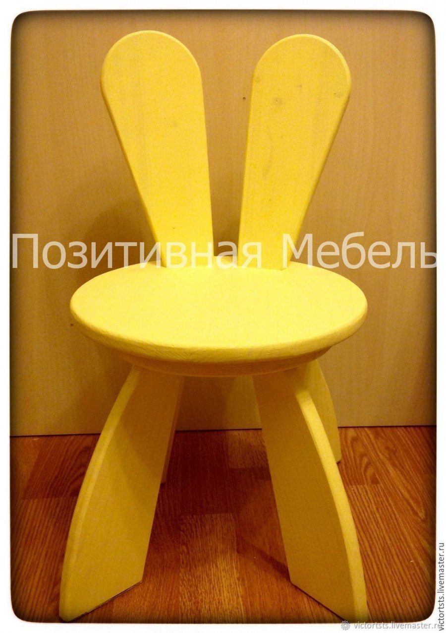 Детский стул с заячьими ушами