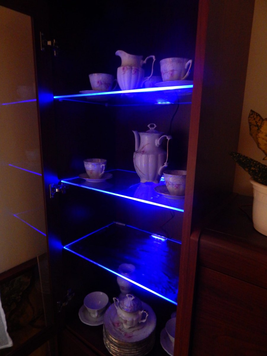 Подсветка стеклянных полок