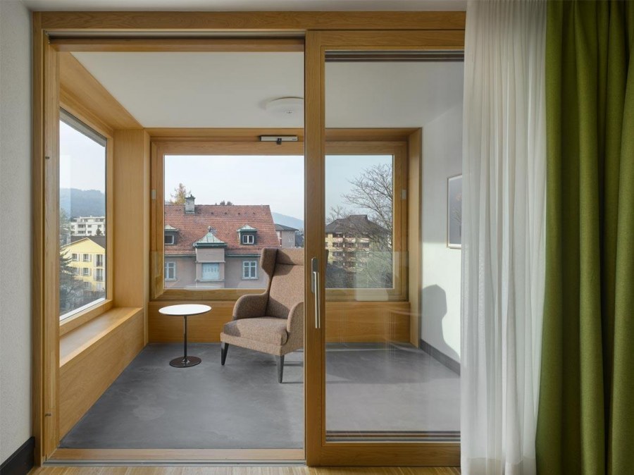 Современные двери на балкон