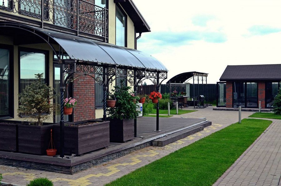 Навес над террасой из поликарбоната