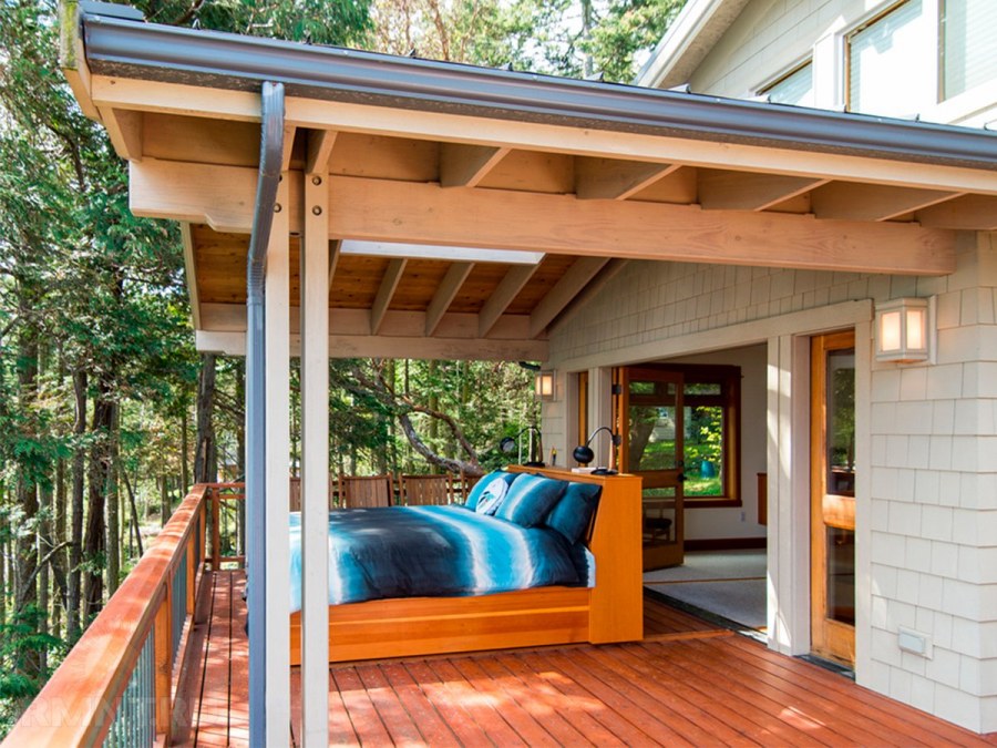 Открытая деревянная терраса