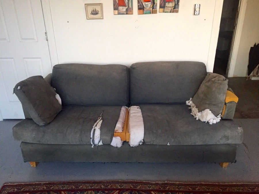 Диван старый и новый пополам