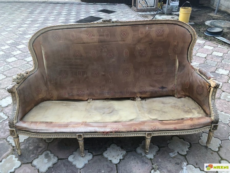 Старинный деревенский диван