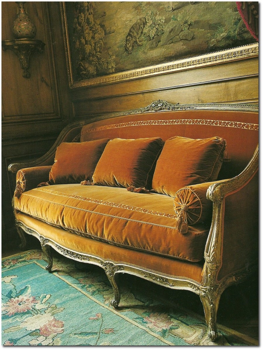 Антикварный диван