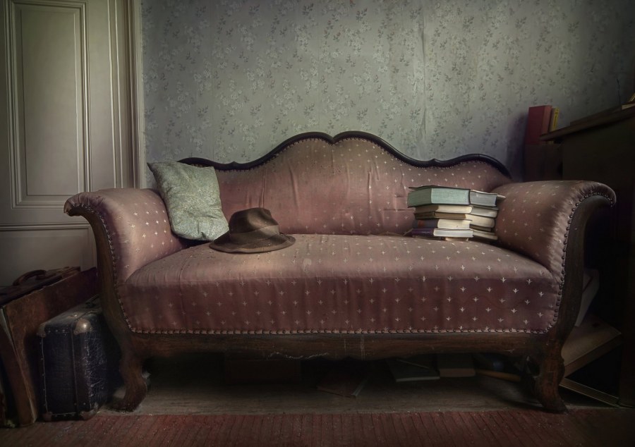 Старый диван