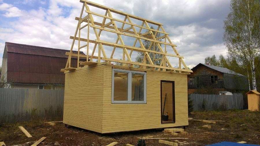 Домик из бытовки