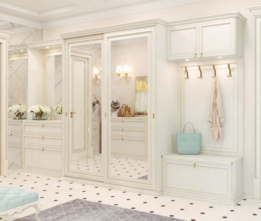 Шкаф вдоль стены