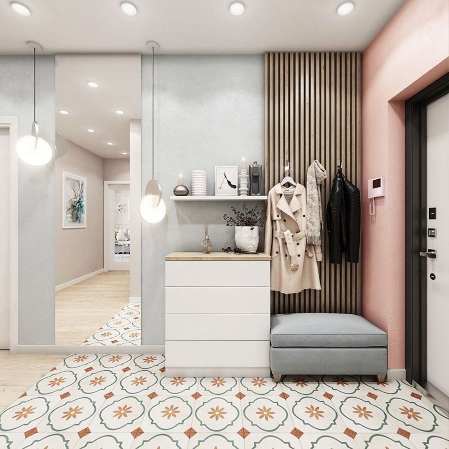 Маленькая светлая прихожая